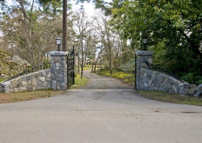stone gate pillars HOW 3303