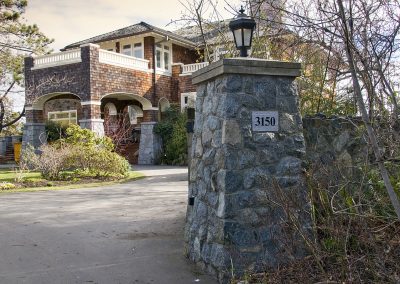 stone gate pillars HOW 3326